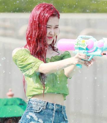 BLACKPINK-Rose-Sprite-Waterbomb-Festival-Seoul-cover-2