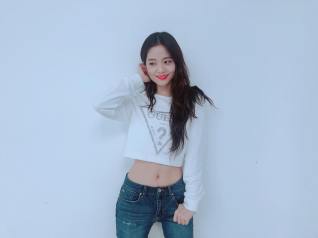 1-BLACKPINK Jisoo GUESS Instagram Photo