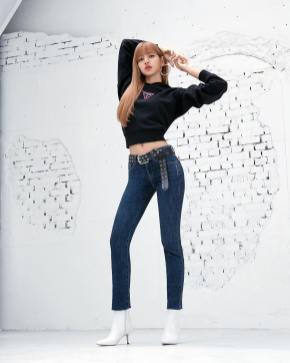 1-BLACKPINK Lisa GUESS Lotte Malls Photo