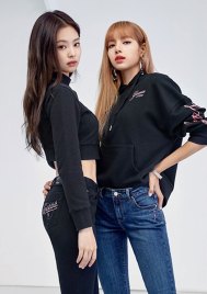 2-BLACKPINK-Jennie-Lisa-GUESS-Lotte-Malls-Photo