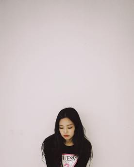 3-BLACKPINK Jennie GUESS Instagram Photo