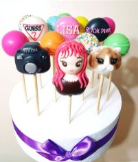 3-BLACKPINK-Lisa-Cake-from-GUESS