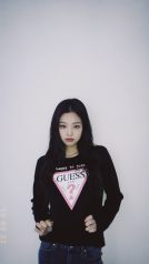 4-BLACKPINK Jennie GUESS Instagram Photo