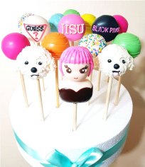 4-BLACKPINK-Jisoo-Cake-from-GUESS
