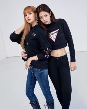 6-BLACKPINK-GUESS-Lotte-Wherever-GUESS