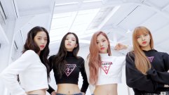 8-BLACKPINK-GUESS-Lotte-Wherever-GUESS