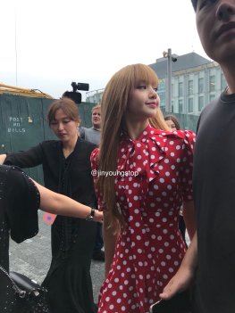 8-BLACKPINK Lisa Michael Kors New York Fashion Week 2018