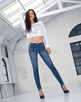 BLACKPINK Jisoo GUESS LOTTE Department Store