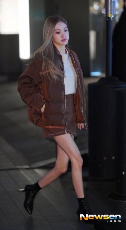 2-BLACKPINK Rose Tods Event long legs