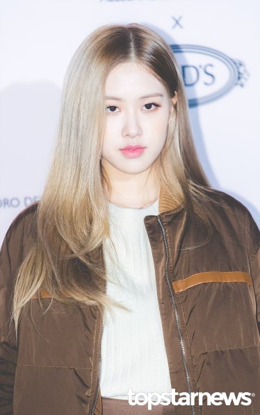 21-BLACKPINK Rose Tods Alessandro DellAcqua Launch Event