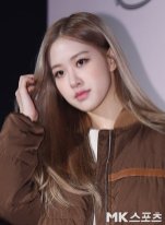 3-BLACKPINK Rose Tods Event play with hair