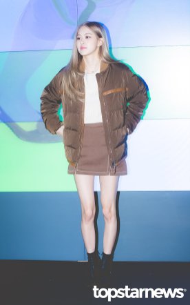6-BLACKPINK Rose Tods Alessandro DellAcqua Launch Event