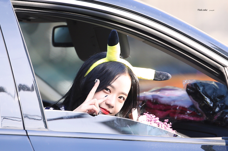 Blackpink Jisoo car photos inkigayo