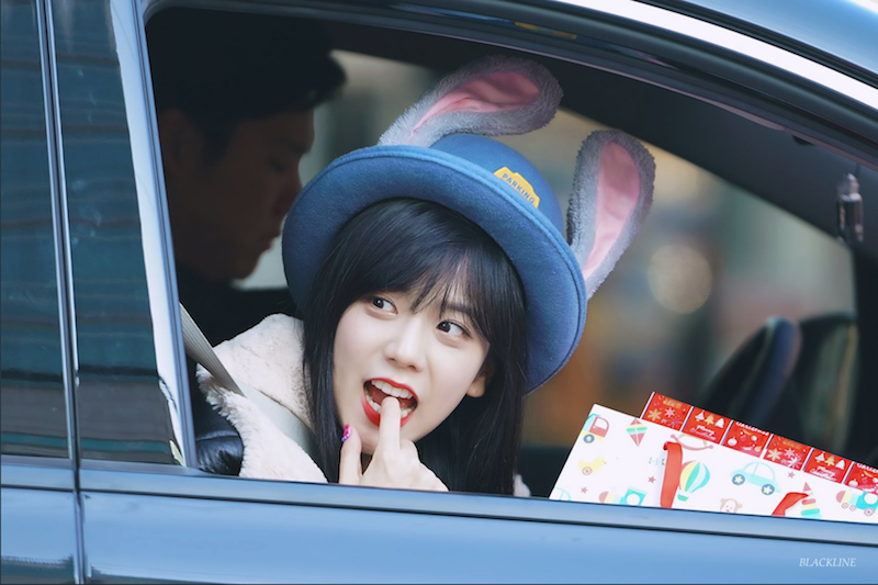 Blackpink Jisoo bunny bowler hat car photos inkigayo