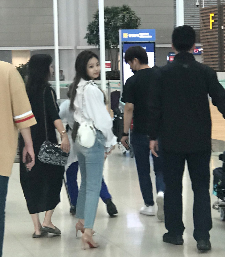 Blackpink Jennie Incheon Airport 6 June 2018 Off to France for Chanel Perfume Launching
