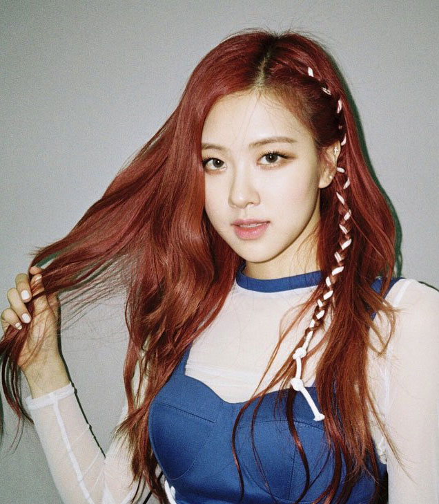 BLACKPINK-Rose-Instagram-photo-roses-are-rosie-play-with-hair