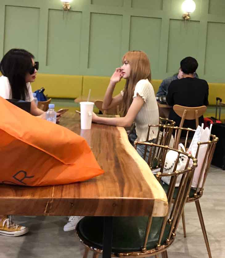 BLACKPINK's Lisa allegedly spotted in a restaurant with Frédéric