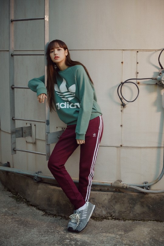 adidas blackpink lisa