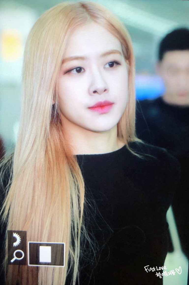 Rosé Airport Photos at Incheon to Los Angeles on April 11, 2019