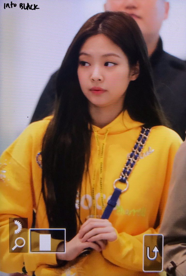 Jennie Airport Photos at Incheon To Thailand on April 9, 2019