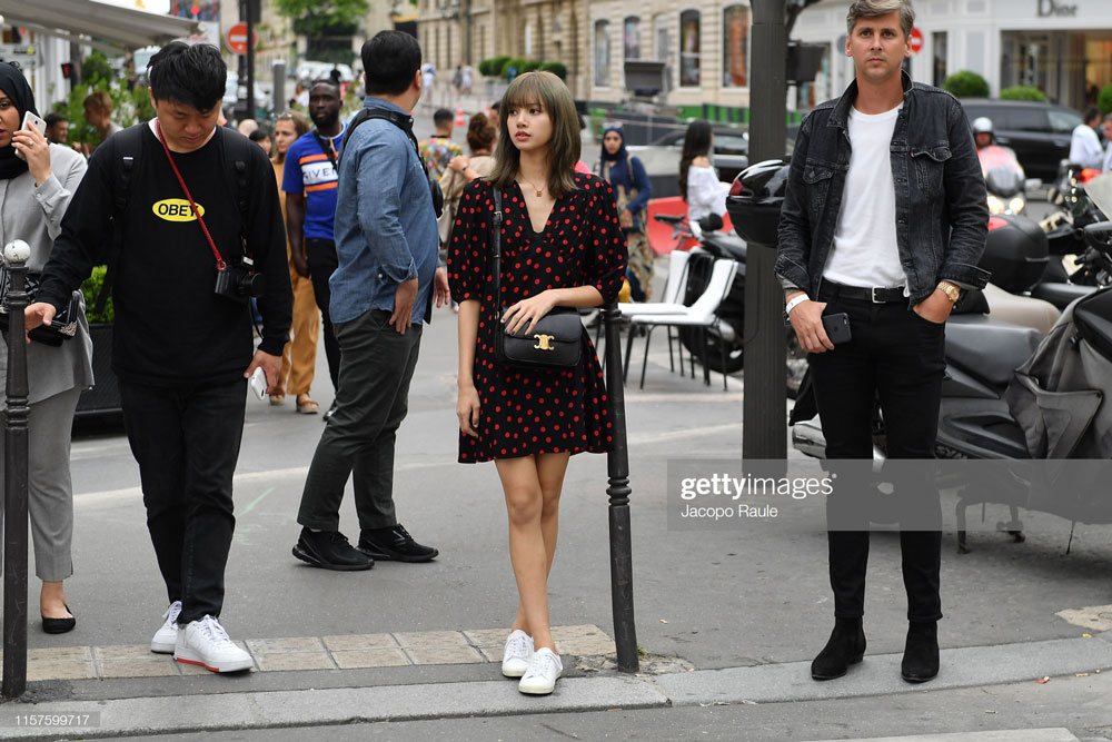 230705 Lisa spotted in Paris with Peter Utz & Celine Team : r/BlackPink