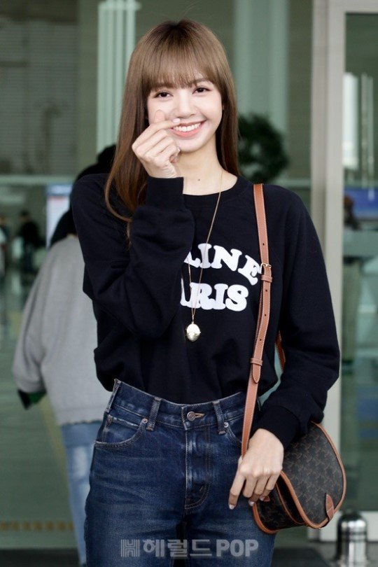 lisa at airport for celine 2023｜TikTok Search