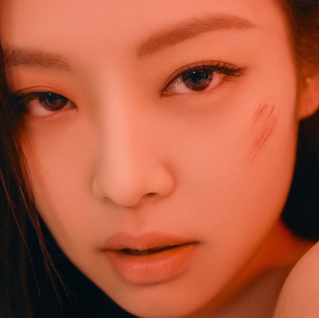 4-HQ-BLACKPINK-Jennie-Kill-This-Love-Photocard-with-bruises-scar-makeup