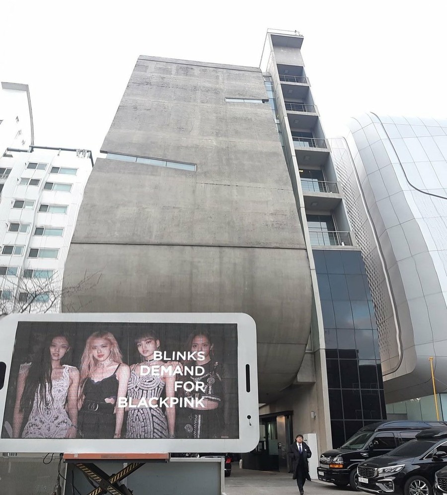 BLINKs Set Up A Protest Video Truck Outside YG Building