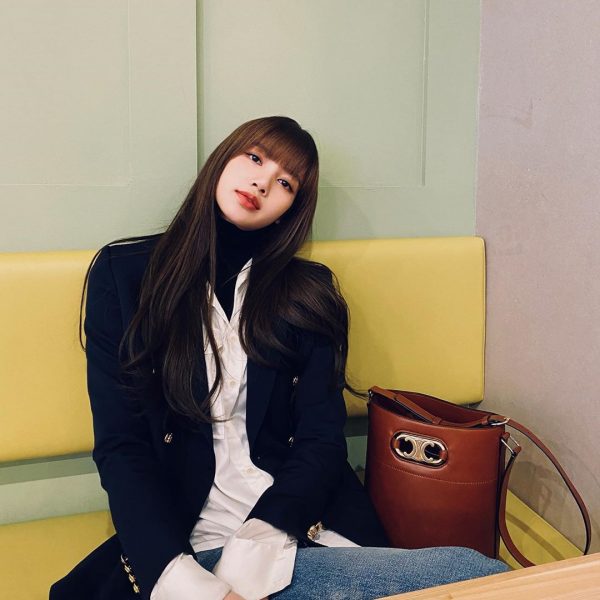 Lisa BLACKPINK Posted Airport Photos To China To Film “Youth Has You”