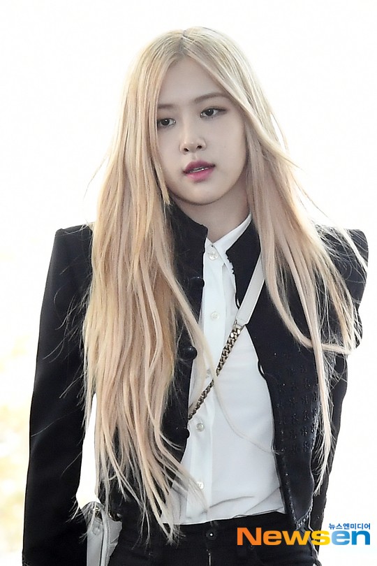 BLACKPINK Rosé Airport Photo To Attend Saint Laurent Show at PFW20