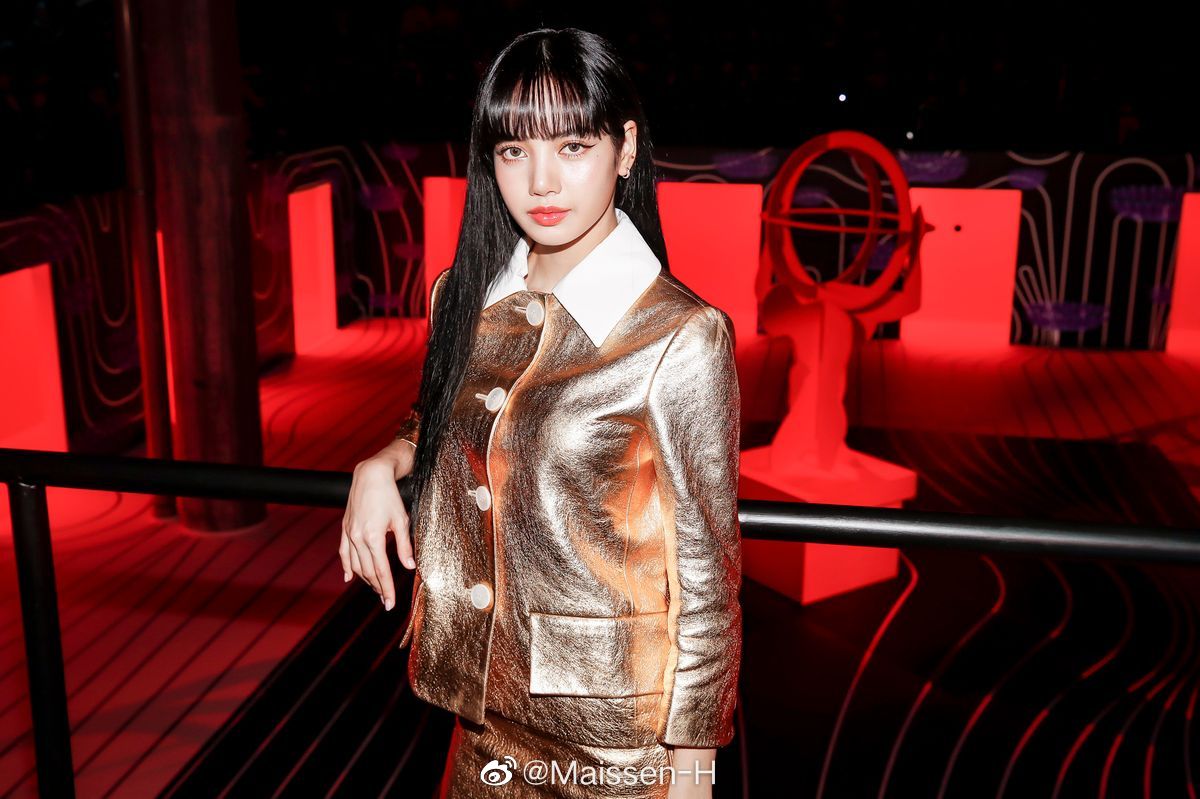 BLACKPINK Lisa PRADA Fashion Show 2020