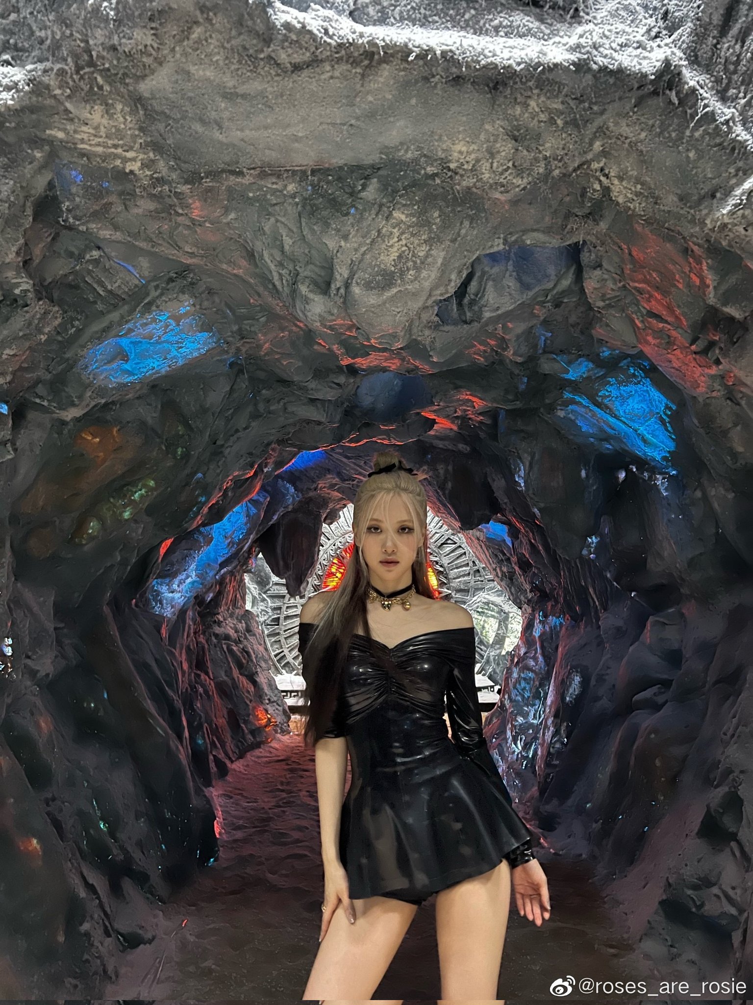 ROSÉ Shared New Photos and Videos from PINK VENOM Behind The Scenes