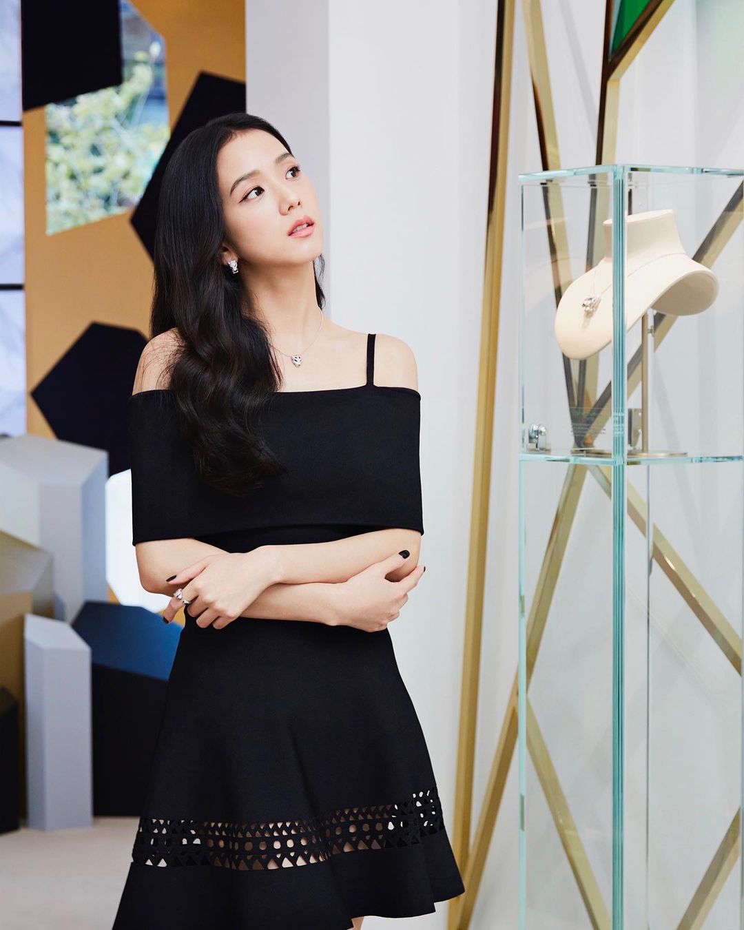 BLACKPINK JISOO Panthère de Cartier Tokyo Japan