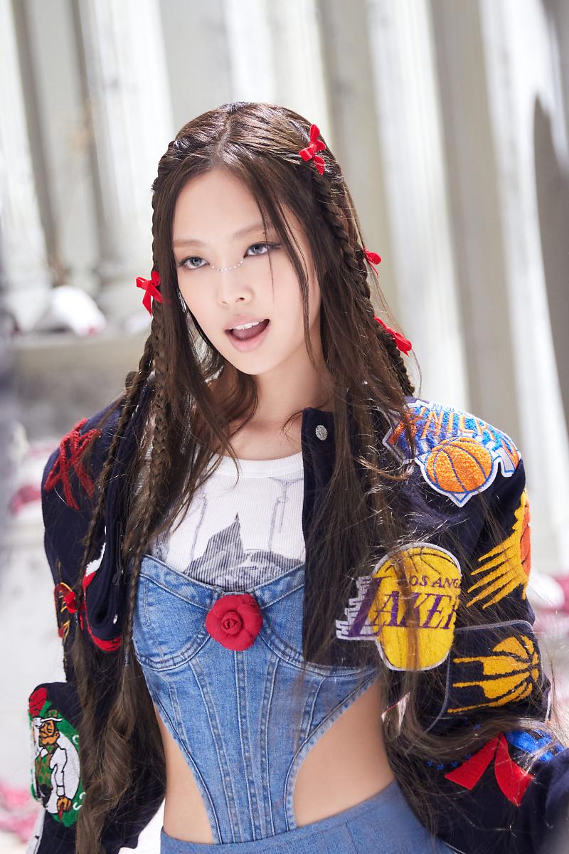 BLACKPINK Jennie PINK VENOM Behind The Scenes Photos