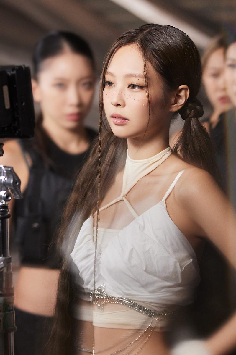 BLACKPINK Jennie PINK VENOM Behind The Scenes Photos