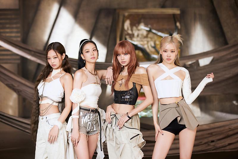 BLACKPINK Released ?PINK VENOM? Behind The Scenes Photos